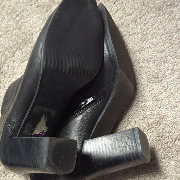 Sleek Black Ankle Booties with Chunky Heel - Picture 4 of 6